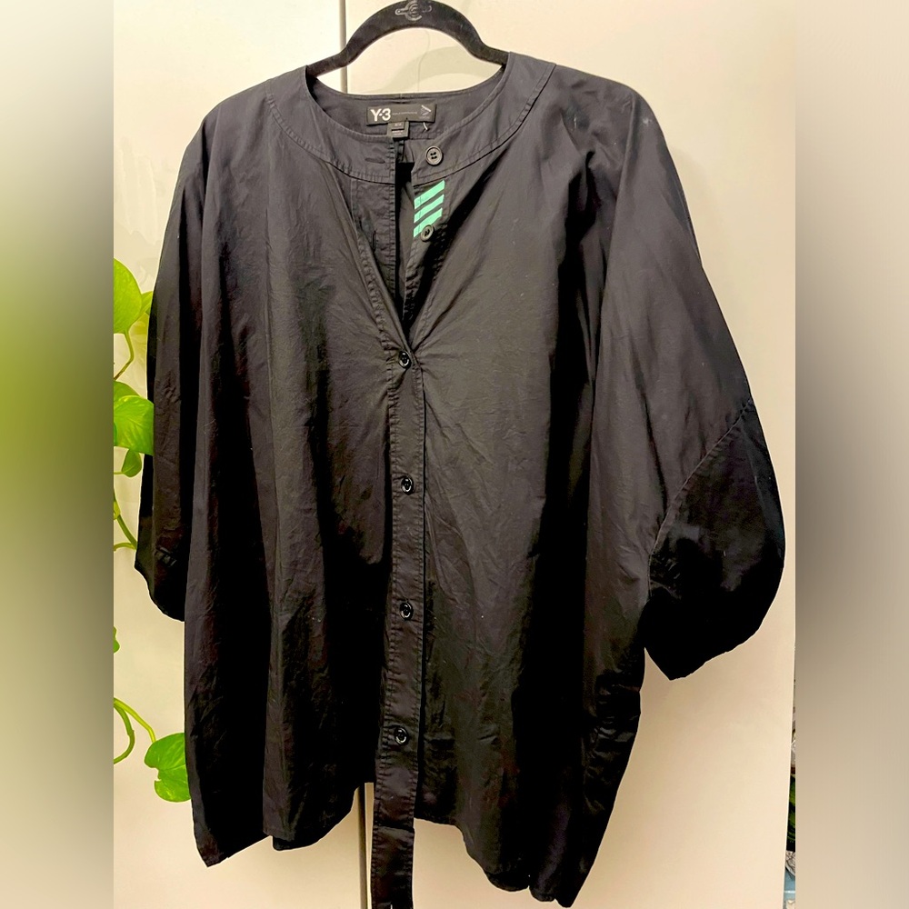 Y-3 black cotton boxy oversized top
Button front
Medium